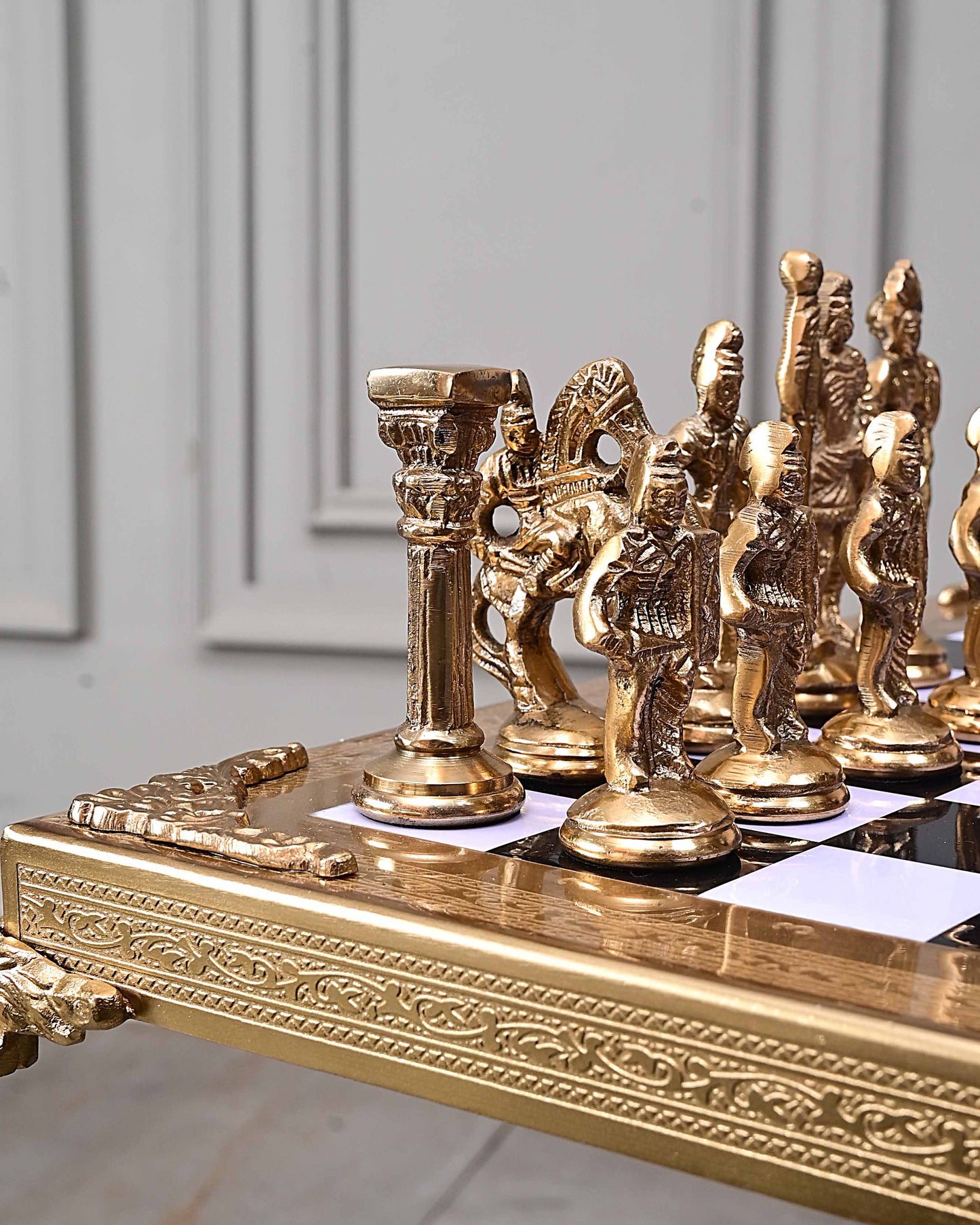 Historical Greek vs Roman Army Chess Set